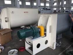 臥式螺帶混合機  